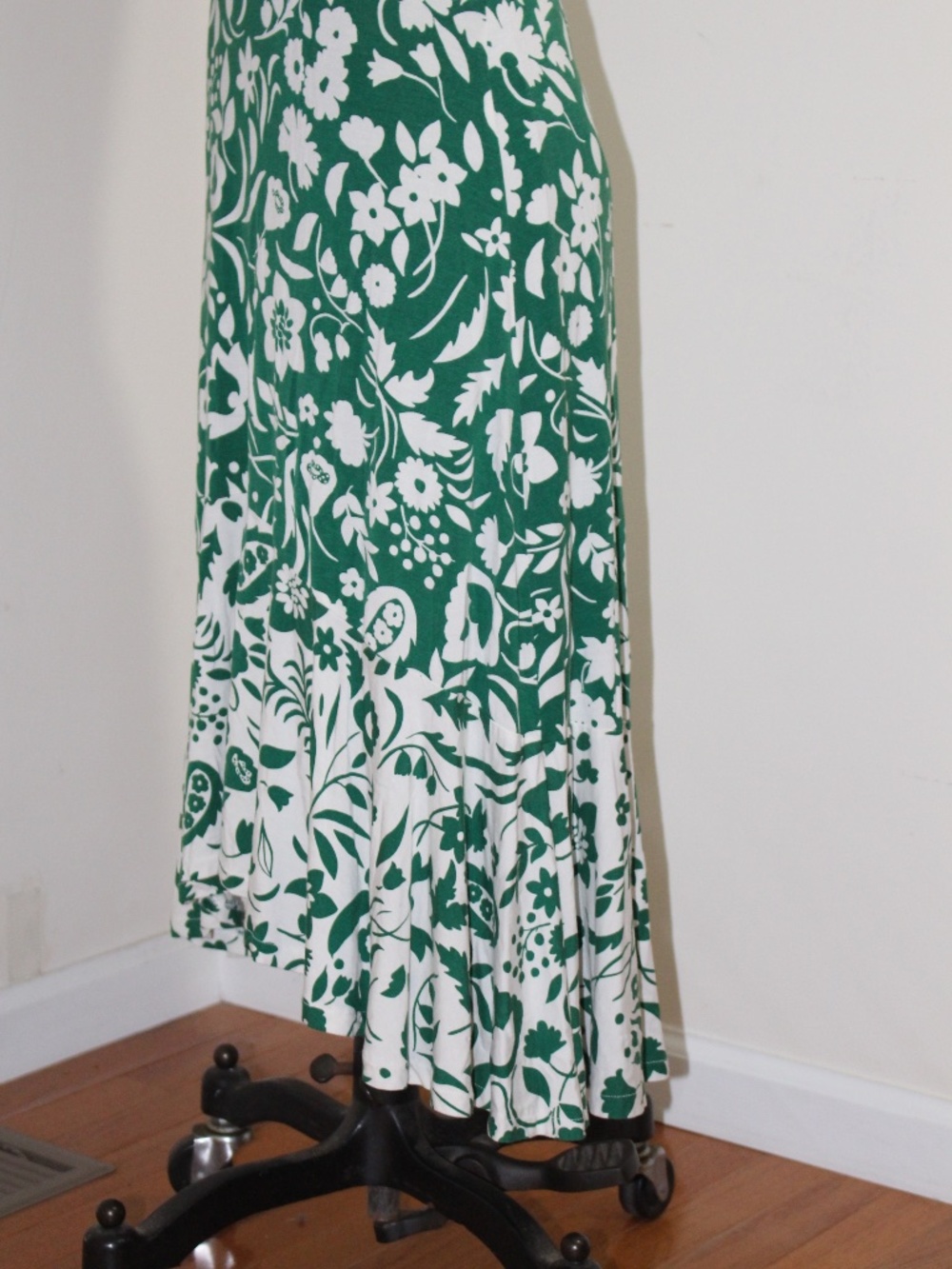 Boden, Eliza Midi Sleeveless Green & White Floral V-Neck  Dress - Picture 8 of 14